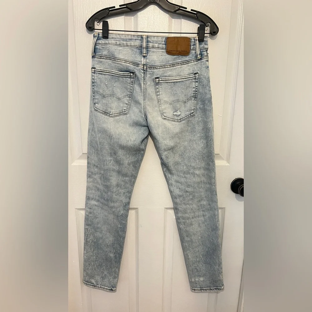 AMERICAN EAGLE Men’s Light Wash Distressed AIRFLEX + TEMP TECH Jeans Size 28x30